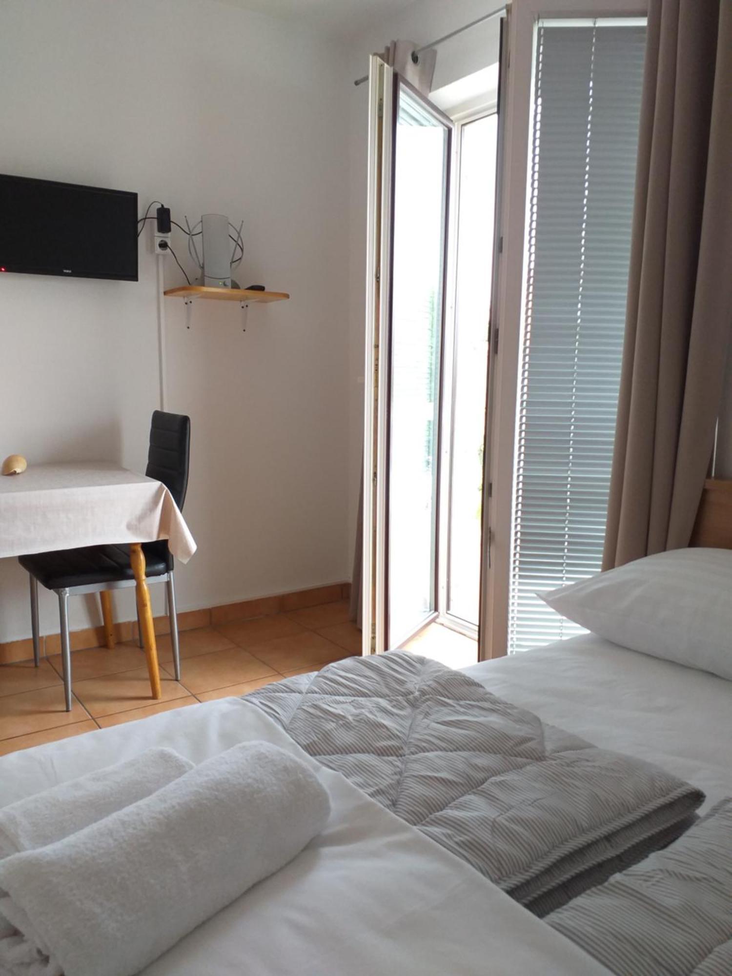 Apartments I-P Malinska Eksteriør bilde